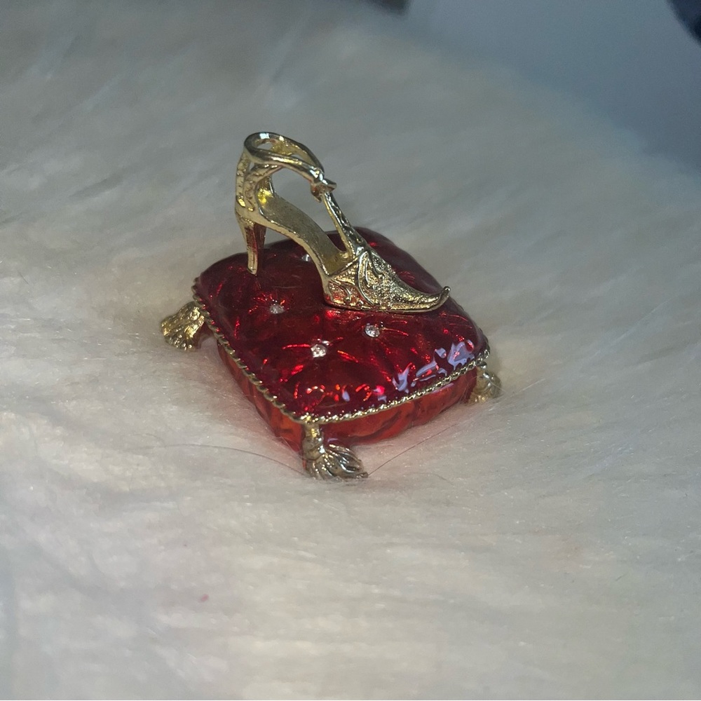 Ring holder decor
